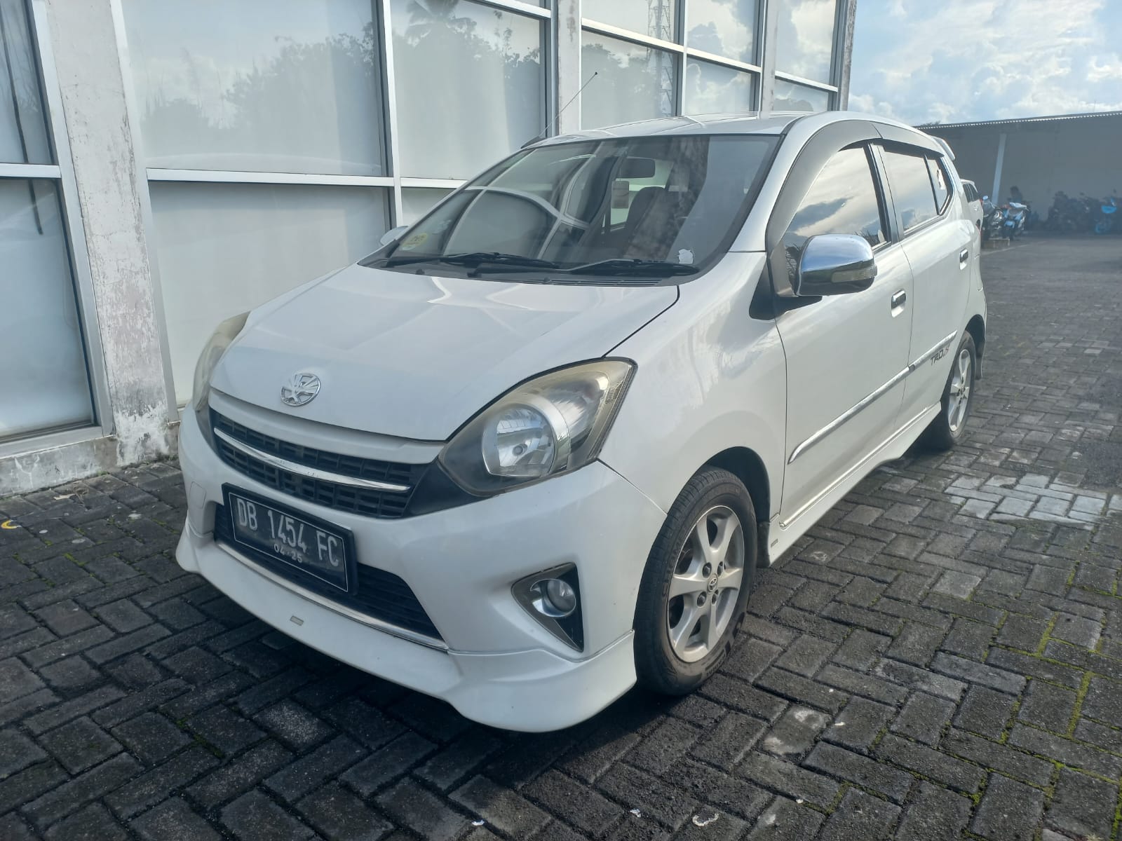 TOYOTA AGYA G TRD 1.0 AT 2015