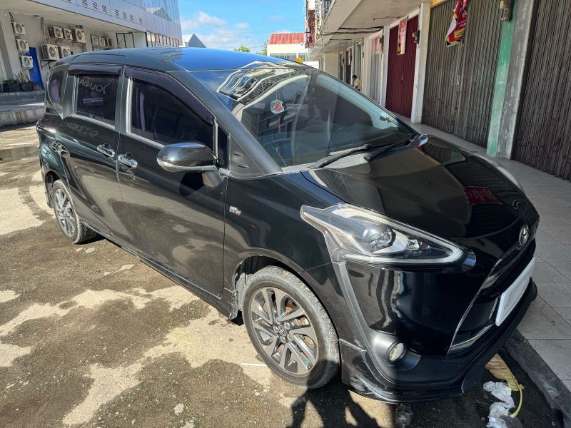 Toyota Sienta 1.5 Q A/T