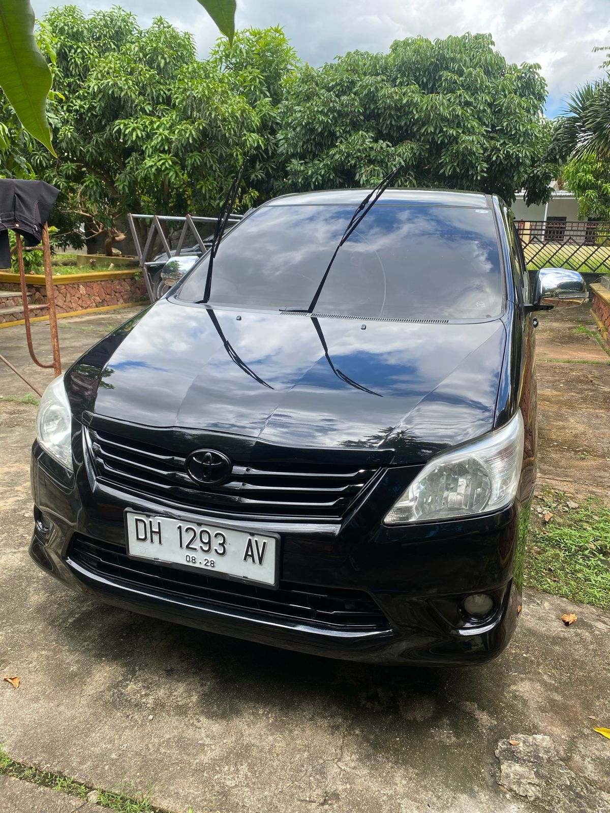 Innova grand 2.0 G mt / black / 2013